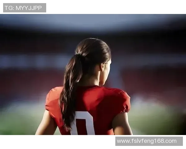 足球明星激情亲吻球场瞬间定格足球魅力与梦想的完美结合